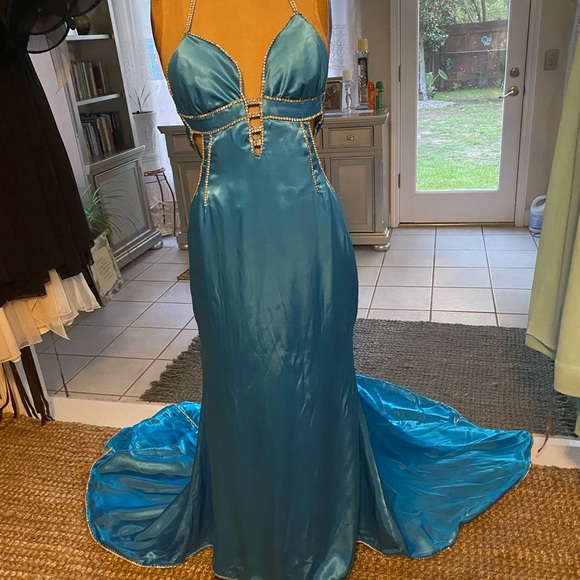 This blue satan  gown with was Taylor cut - Picture 1 of 3